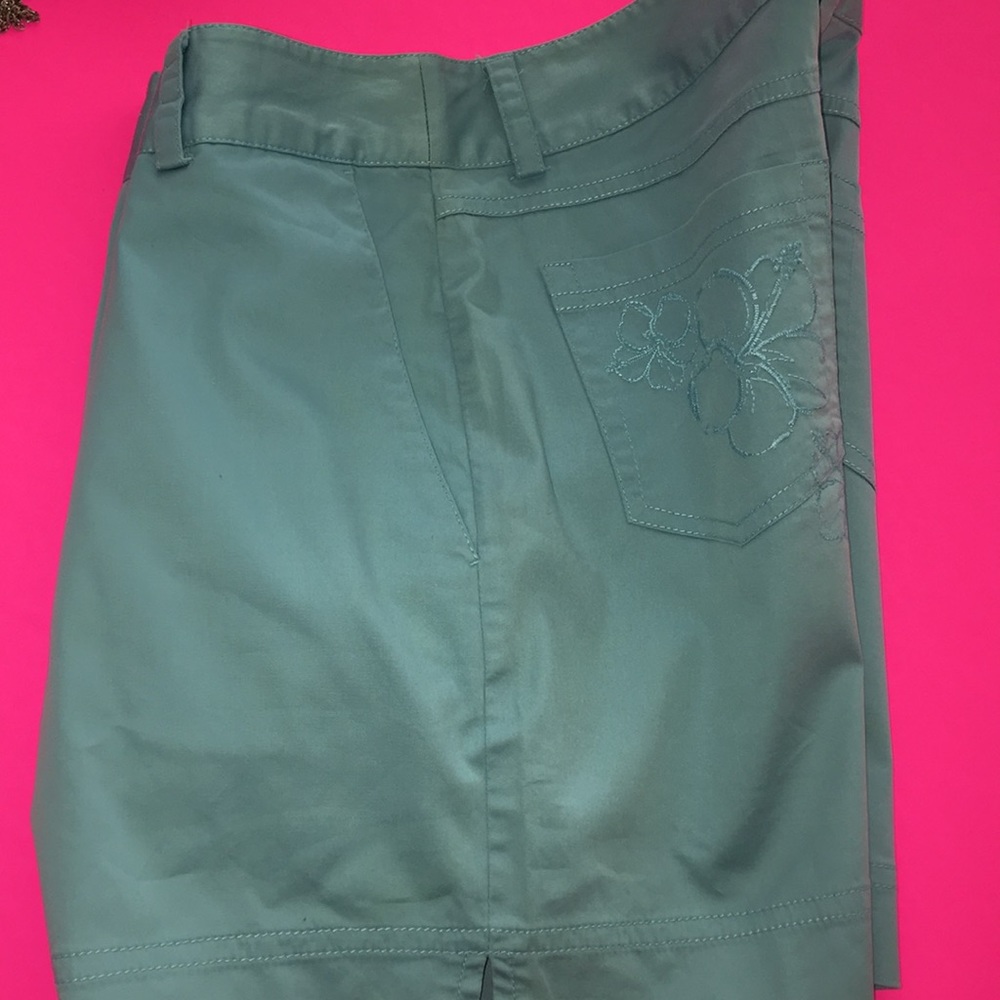 New Tommy Bahama stretch size 6 turquoise shorts